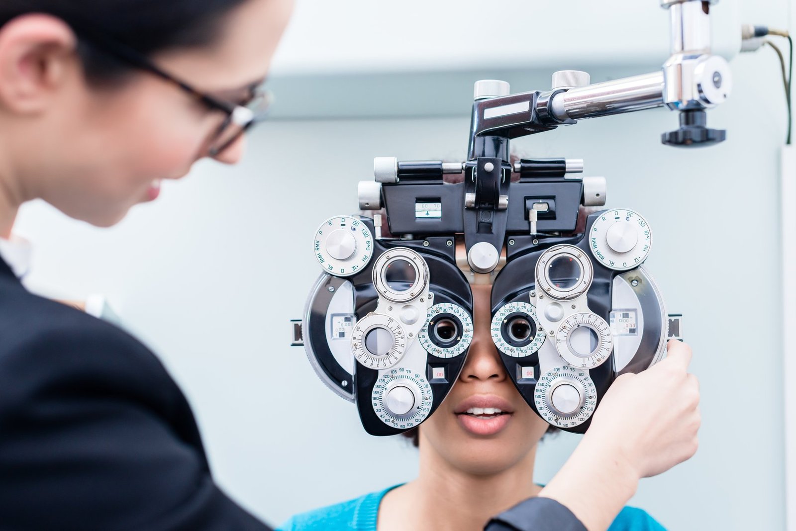 Clinical vision refraction testing
